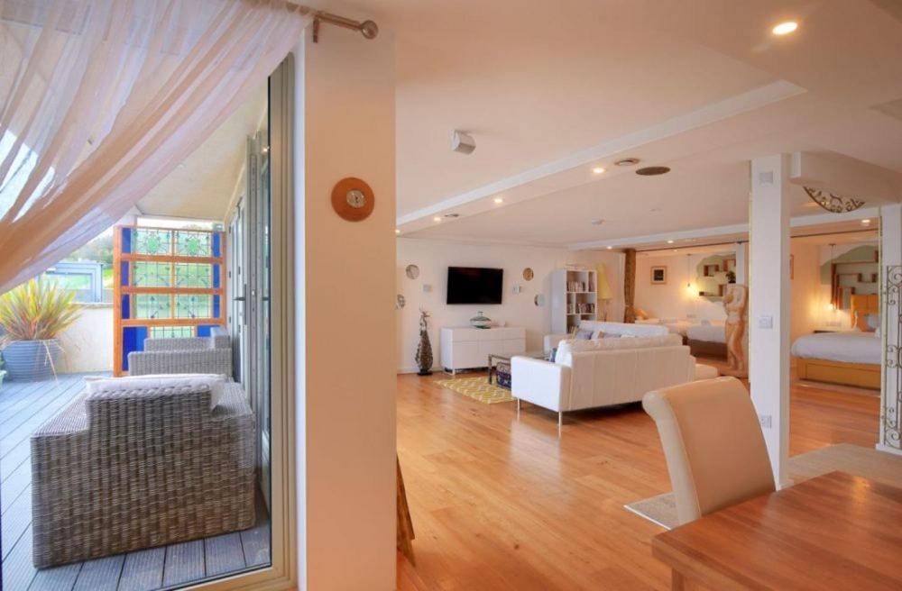 Largigi Offering Two Amazing Panoramic Sea Front Apartments Lyme Regis Exterior photo