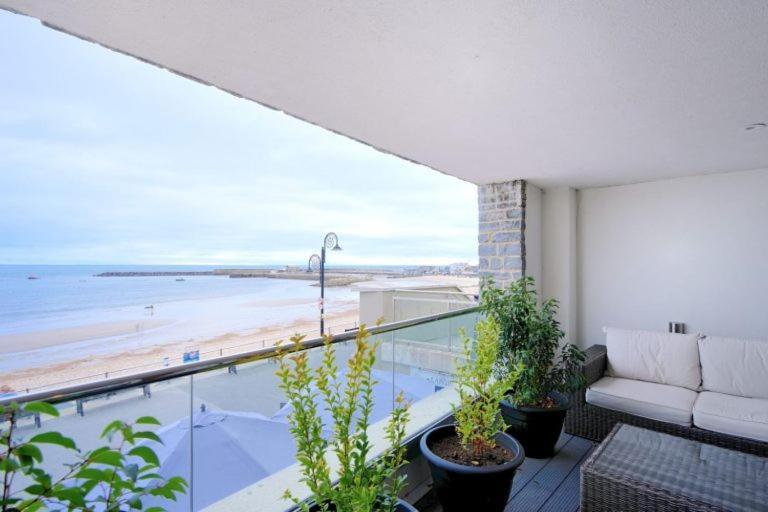 Largigi Offering Two Amazing Panoramic Sea Front Apartments Lyme Regis Exterior photo